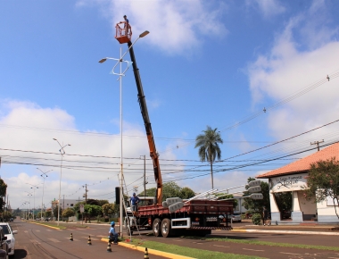 Menos de cinco anos após a revitalização da Avenida, postes precisam ser reformados